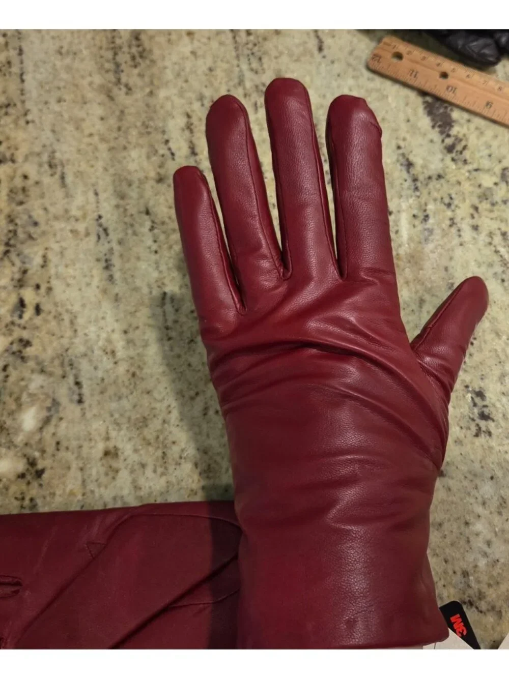 New! Isotoner Womens 7.5 /M Red Leather Gloves Thinsulate Lined 40 gram 88325